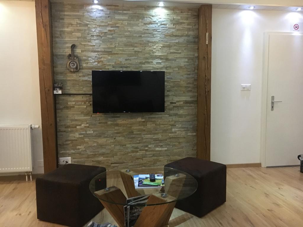Studio Cosy Au Centre De Couvet Dış mekan fotoğraf